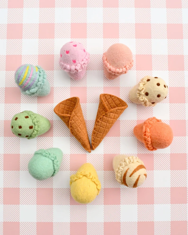 🍦🎨 Felt Ice Cream Set – Waffle Cones & 9 Ice Cream Scoops
